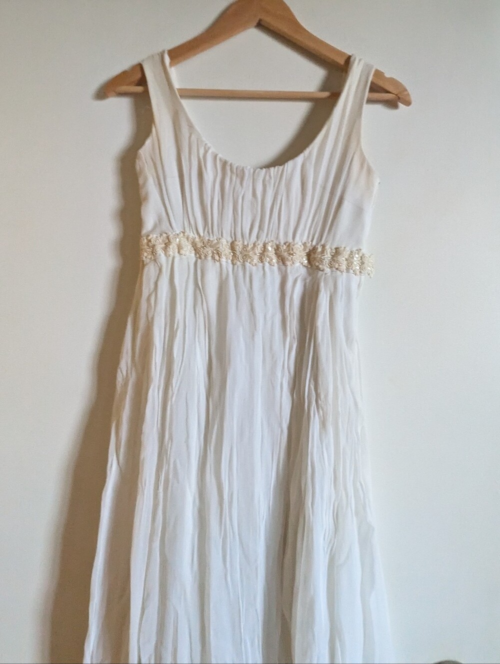 Vintage Sleeveless White Maxi Dress with Embellished Waist